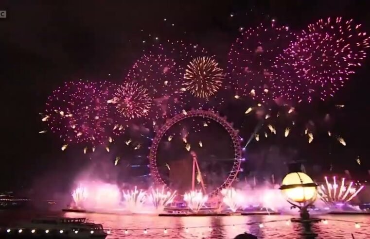 Happy New Year! 🎆 | London Fireworks 2025 🔴 – BBC