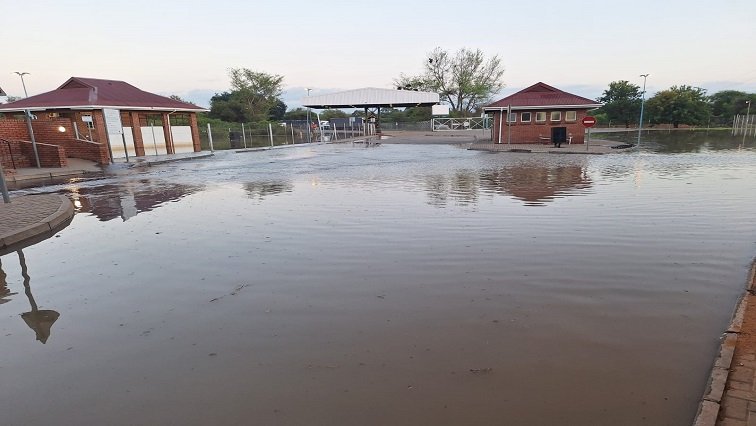Stockpoort, Groblers Bridge ports reopened after heavy rains – SABC News