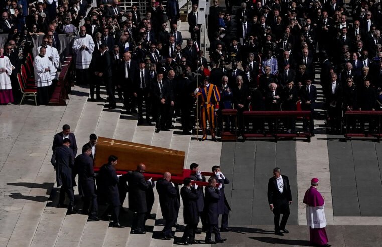 World leaders, mourners bid farewell to Pope Francis – SABC News