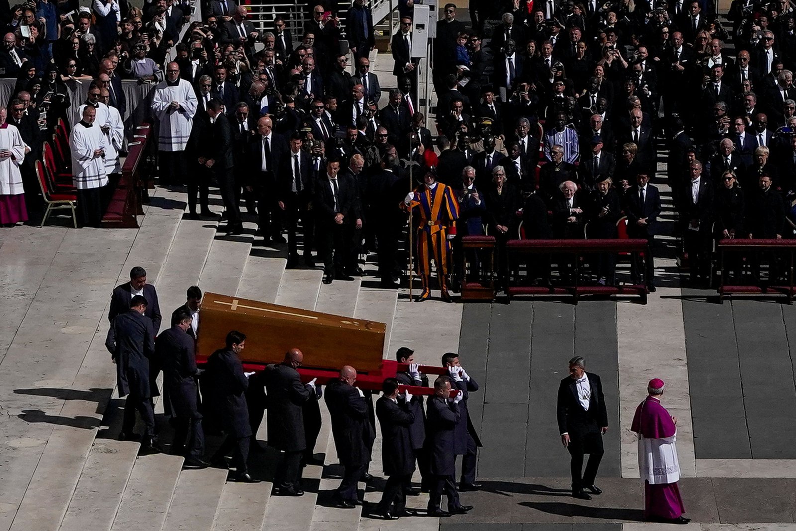 World leaders, mourners bid farewell to Pope Francis – SABC News
