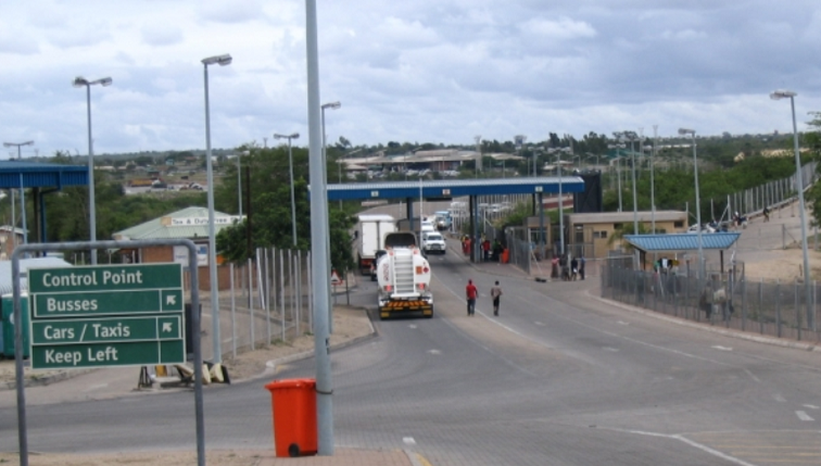 Over 100 arrested for border jumping at Beitbridge – SABC News