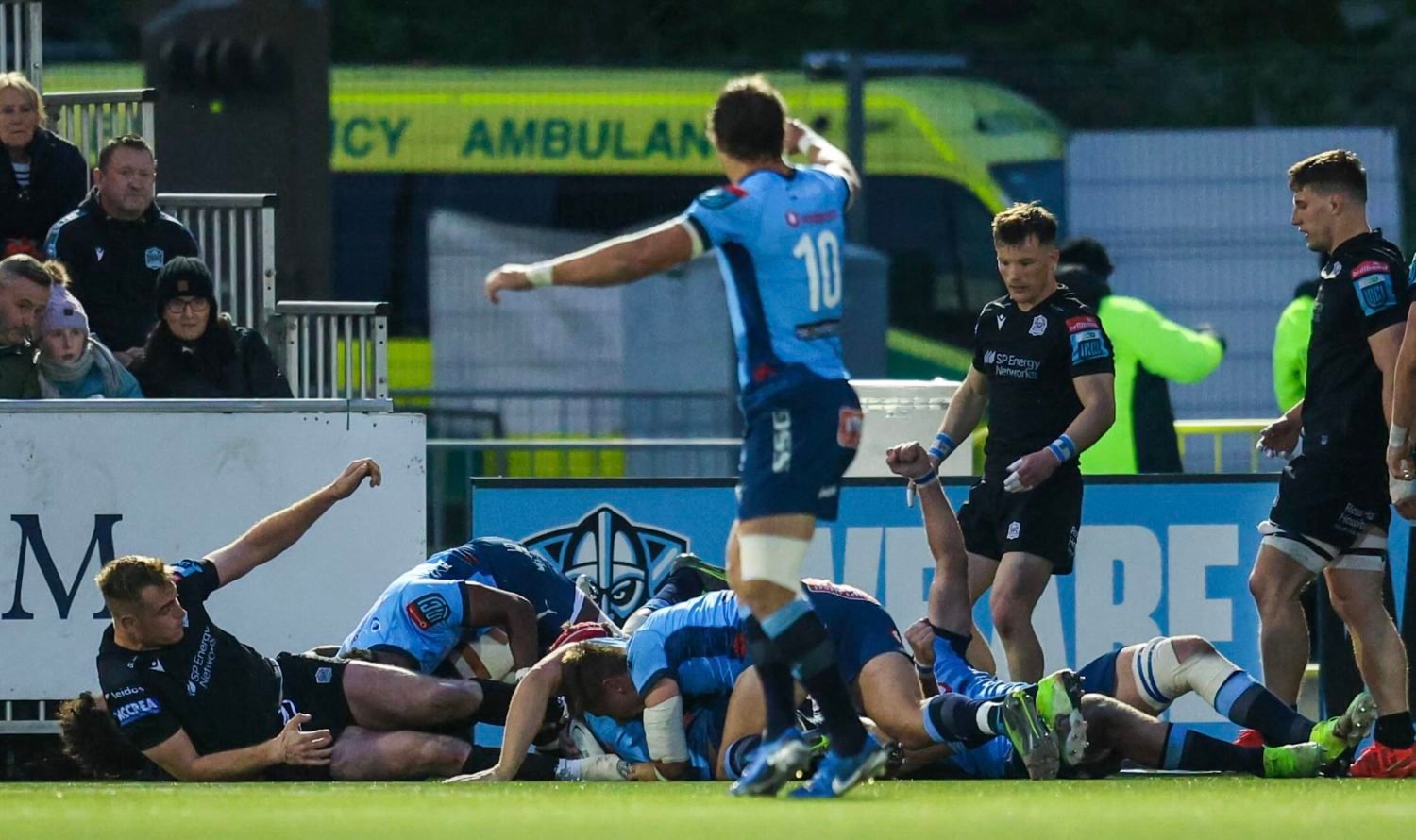 Bulls get revenge in Glasgow