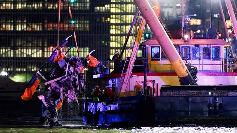 Tourist helicopter crashes into Hudson River, killing six people – SABC News