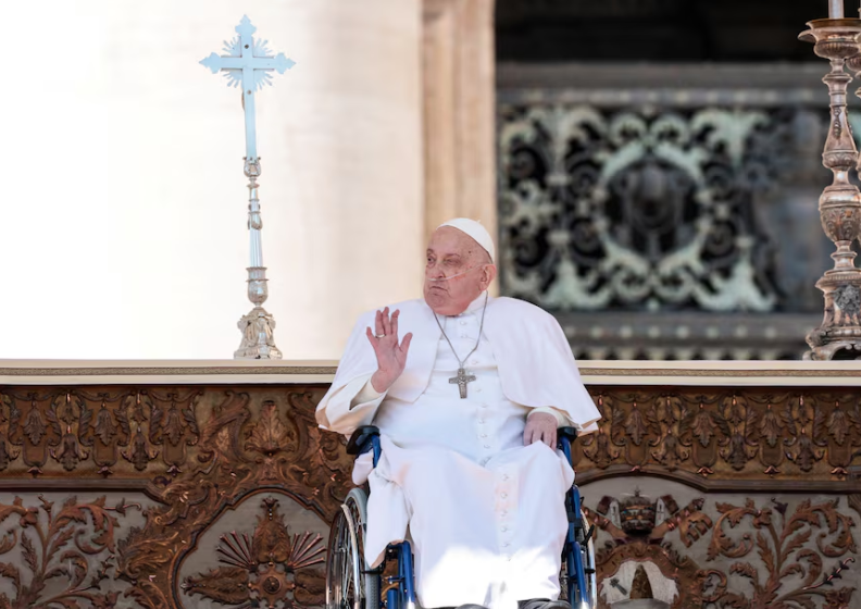 Pope Francis makes first public appearance since leaving hospital – SABC News
