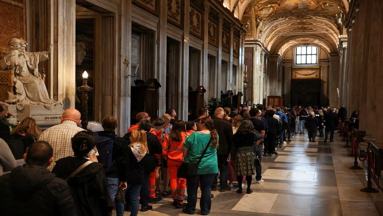 Thousands pack Rome church to visit Pope Francis’ tomb – SABC News