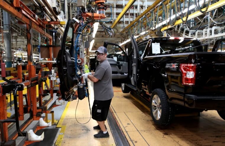 Trump considers pausing auto tariffs for carmakers to adjust – SABC News