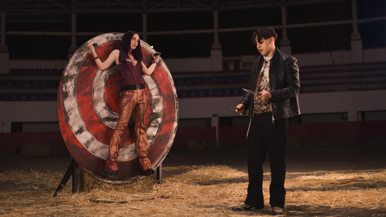 Belinda & Xavi – Mírame Feliz (Video Oficial)