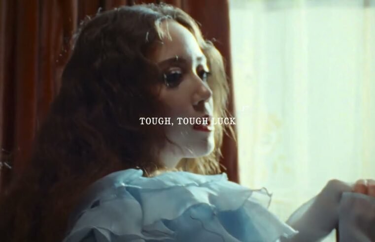 Laufey – Tough Luck (Official Lyric Video with Chords)