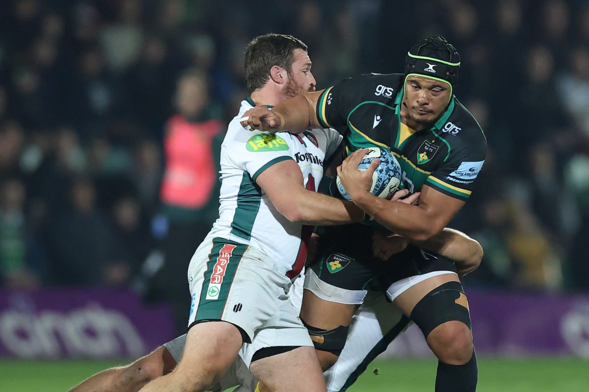 Trokkie barges down Bok door