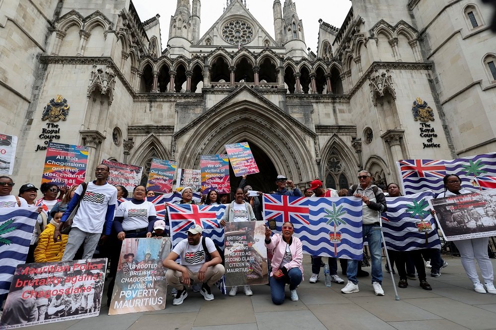 UK court blocks Chagos Islands deal-signing at last minute – SABC News