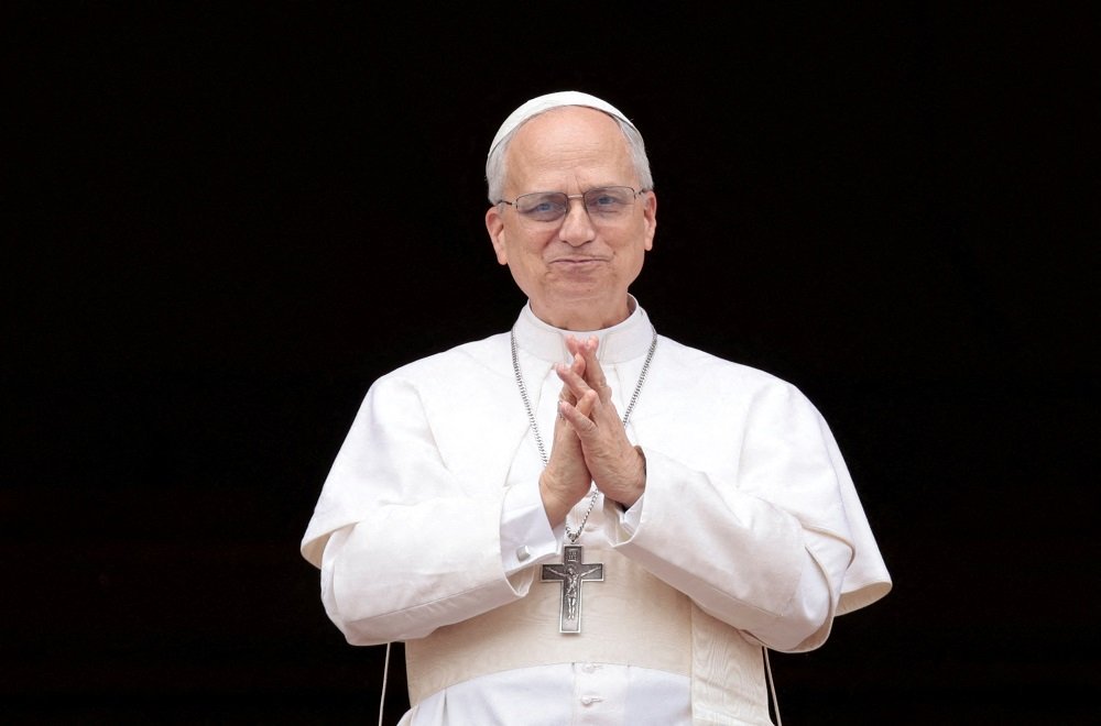 Pope Leo XIV appeals for ‘no more war’ in first Sunday message – SABC News