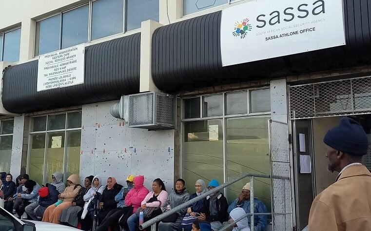 Social grant dependents rise to 40.1% in South Africa – SABC News