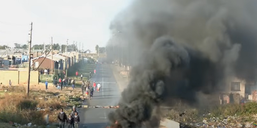 Government regrets fatalities as Diepkloof protest turns deadly – SABC News