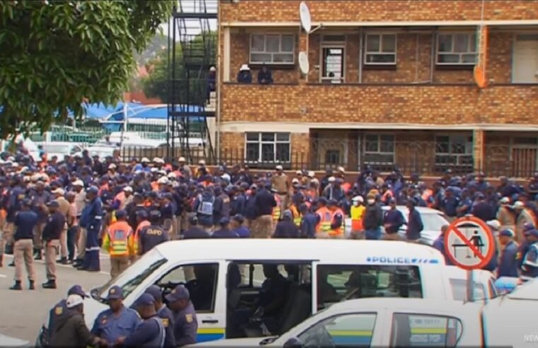 SAMWU slams Ekurhuleni’s plan to fire 400 striking Metro cops – SABC News