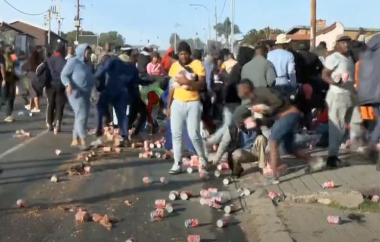 Truck looting reported in Soweto’s Diepkloof amid protests – SABC News