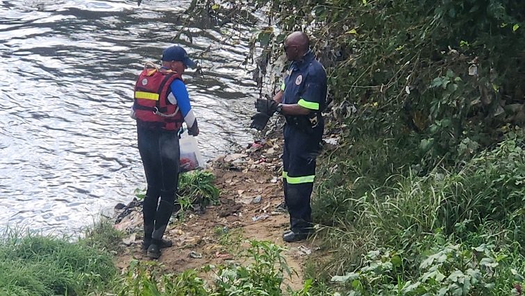 UPDATE: Missing police vehicle found submerged in Hennops River – SABC News