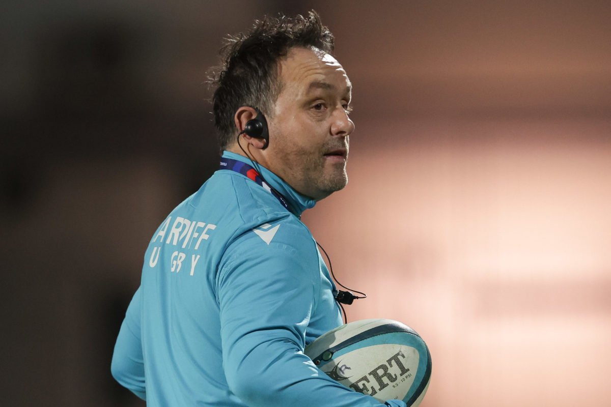 Wales ask Sherratt to stick around