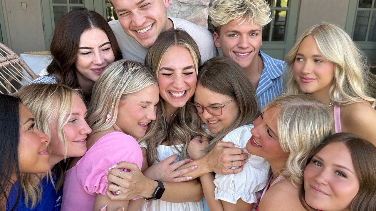 Telling my 15 SIBLINGS  I’M PREGNANT Again!!!!
