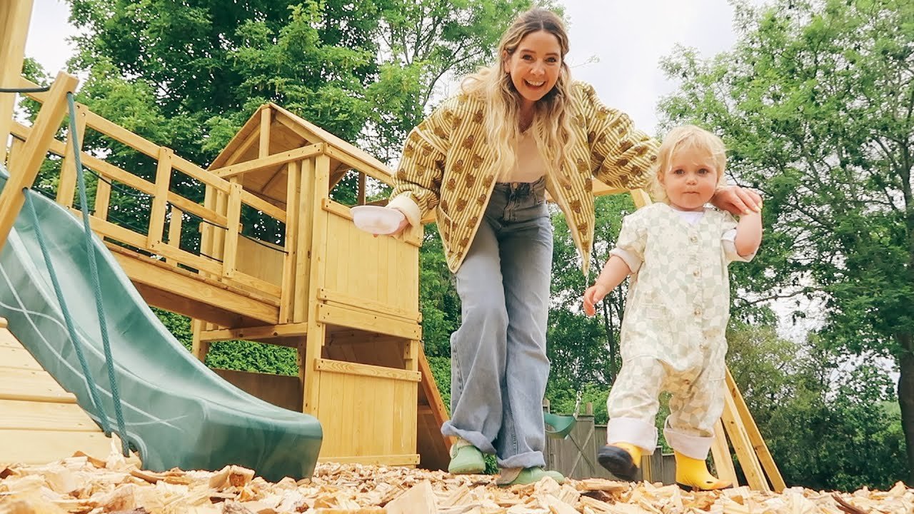 Making Pizzas & Holiday Outfit Try On With My Mum & Daughter