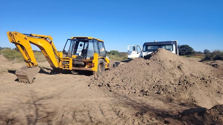 Limpopo sand buyers, sellers demand License reform amid arrests – SABC News