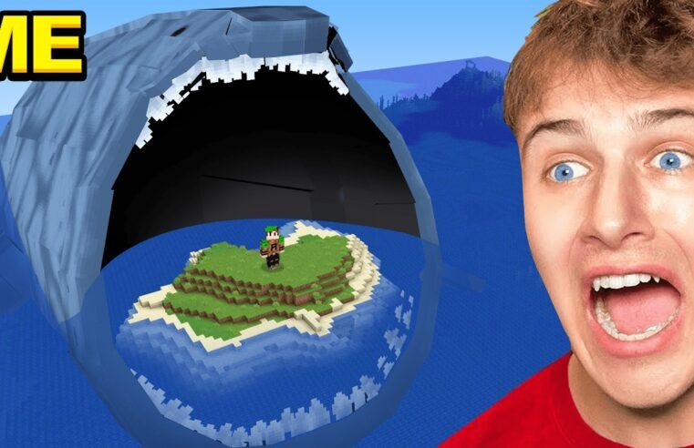 Fooling My Friends as THE BLOOP in Minecraft