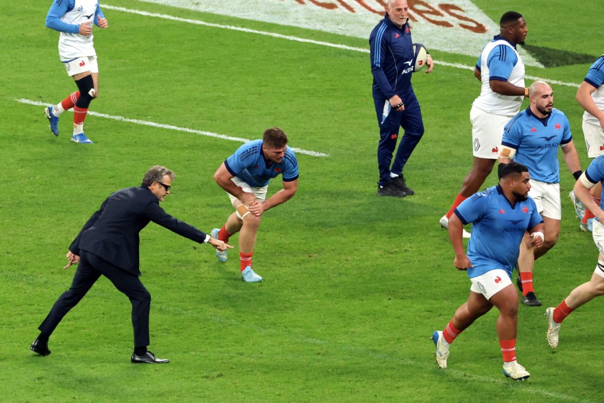 Les Bleus sweat over crocked stars