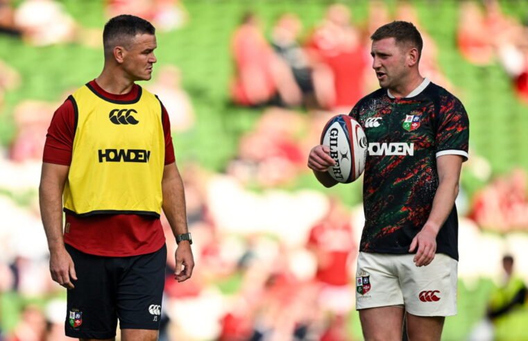Russell laughs off Sexton beef