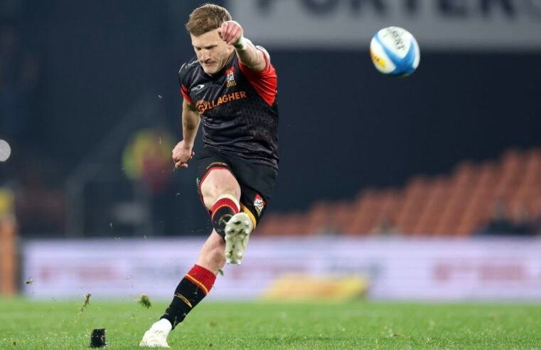 McKenzie kicks Chiefs into Super Rugby final