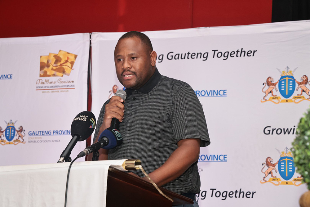 Mogale City Mayor pledges to build 15,000 new houses – SABC News