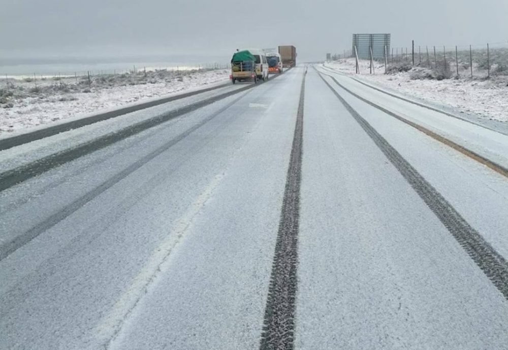 SAWS issues level 2 disruptive snow warning for KZN Midlands – SABC News