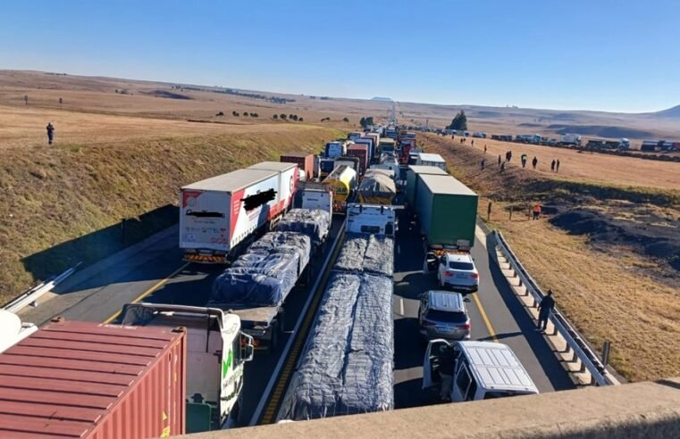 Foreign truck drivers stopped, robbed on the N3 near Villiers – SABC News