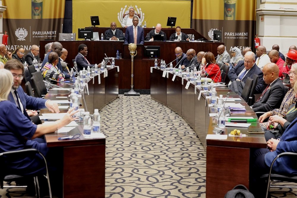 Mashatile faces tough questions in Parliament over VIP police ruling – SABC News