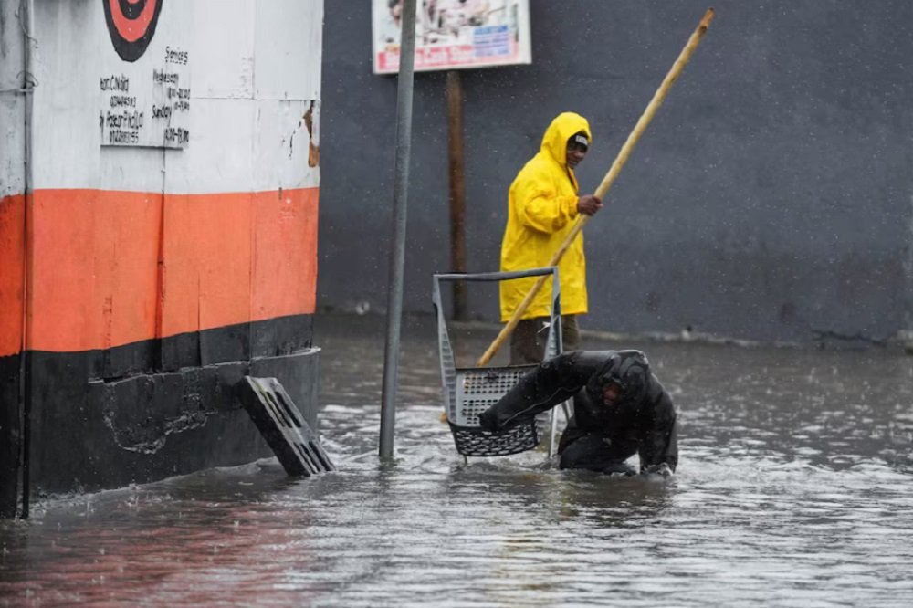 Expert urges caution on relocating flood-hit families in Eastern Cape – SABC News