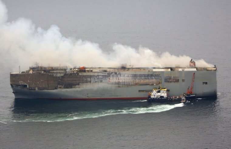Burning cargo ship carrying 3 000 vehicles abandoned off Alaska – SABC News