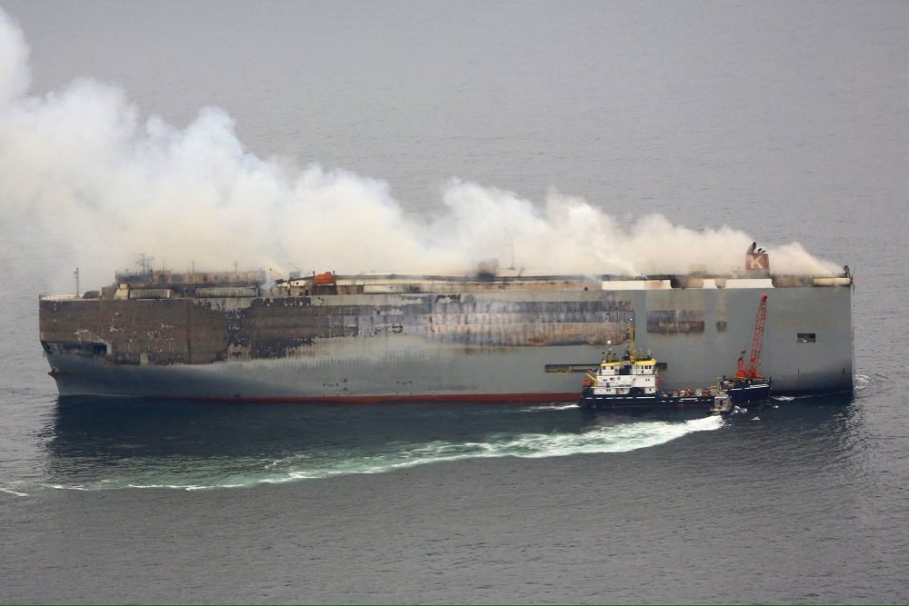 Burning cargo ship carrying 3 000 vehicles abandoned off Alaska – SABC News
