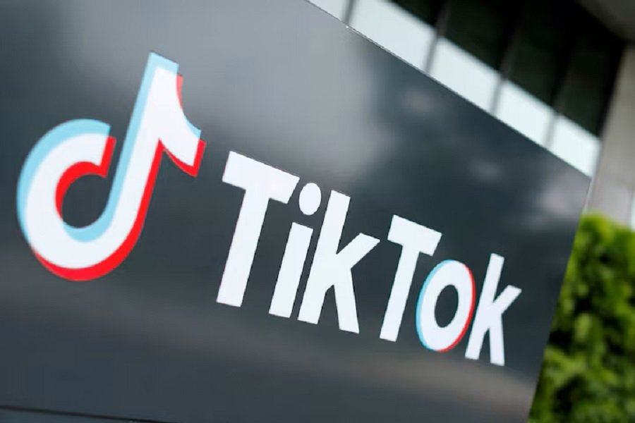 Trump tells Fox News he has group of wealthy people to buy TikTok – SABC News