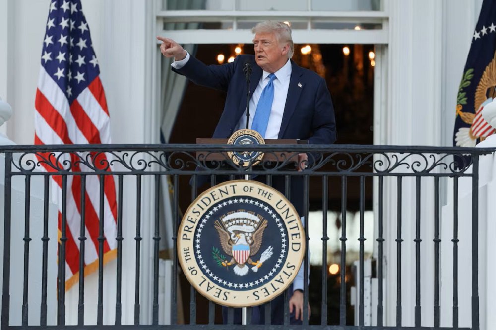 Trump expands US travel ban to nationals of 12 countries – SABC News
