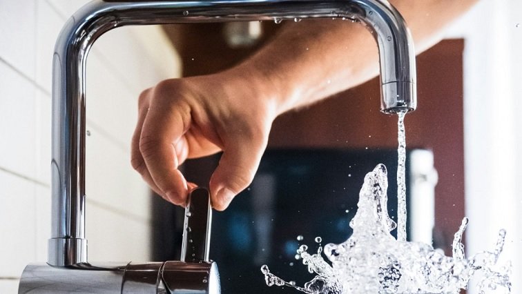 40% of water sampled from schools is ‘unsafe to drink’ – SABC News