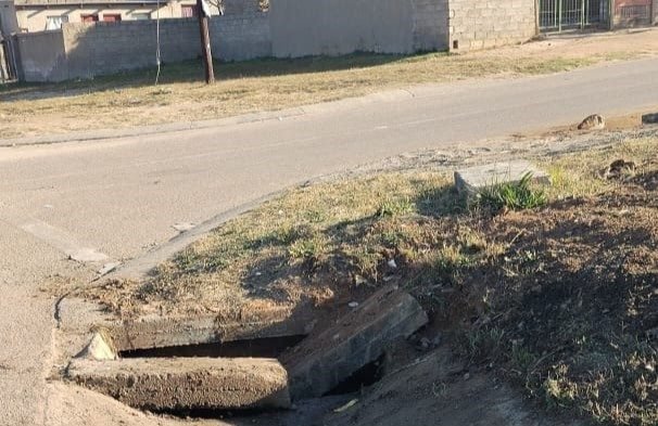 Councilor, residents tackle drainage issues in Olievenhoutbosch – SABC News