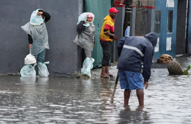 SAWS issues warning for disruptive rainfall along KZN coast – SABC News