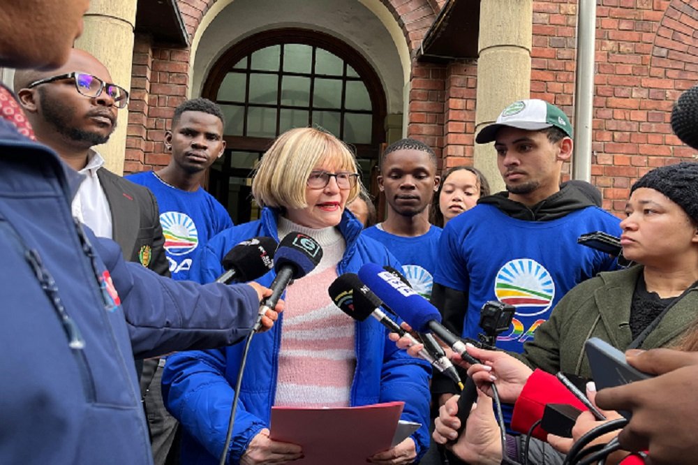 DA members at CT police station to lay charges against Nkabane – SABC News