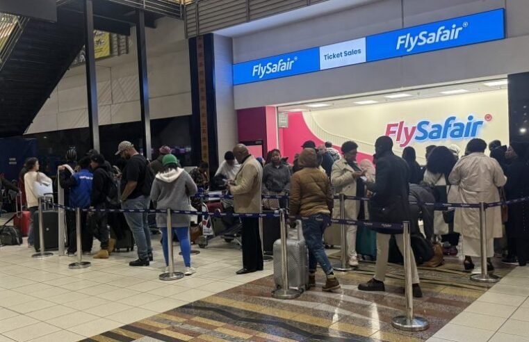 Passengers stranded as Flysafair cancels 26 flights amid pilot strike – SABC News