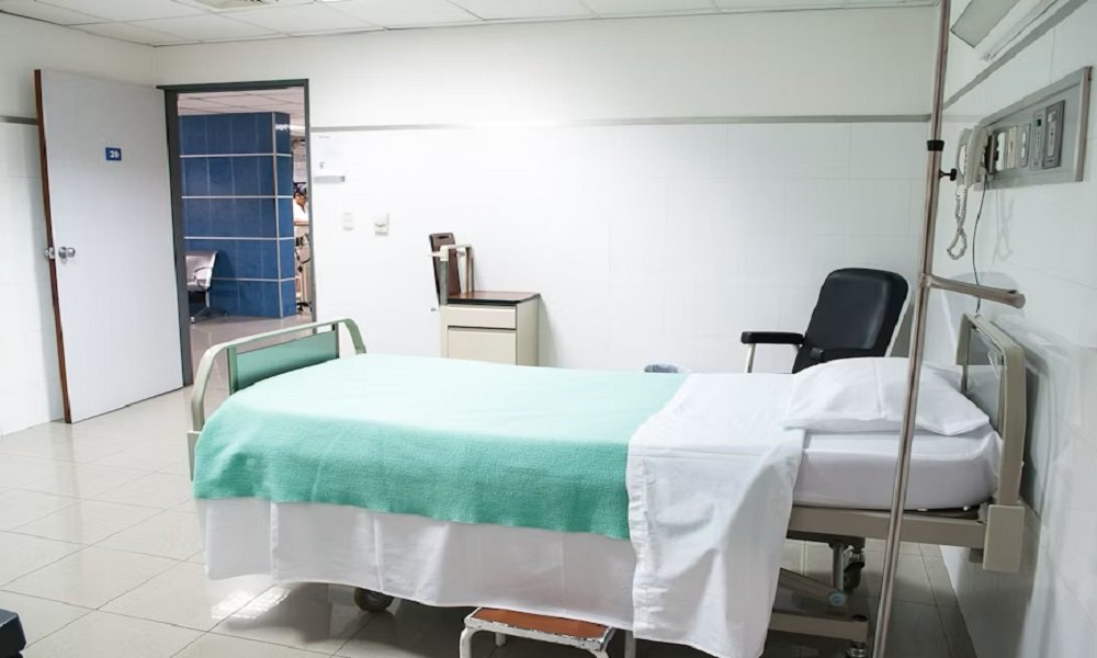 Immigrants have a right to access healthcare: Health Department – SABC News