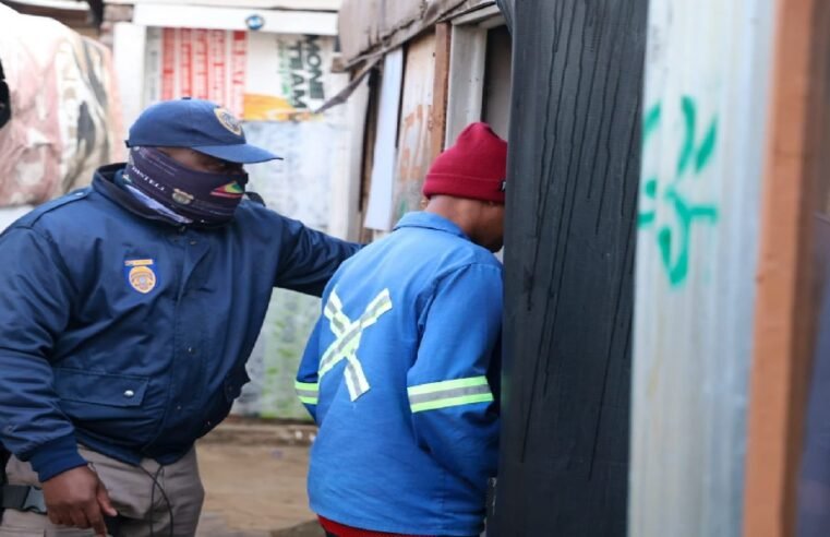 Illegal immigrants arrested during search operation in Sandton – SABC News