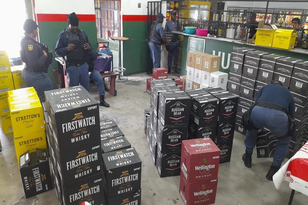 R25-billion illicit alcohol trade threatening SA’s economy: Report – SABC News