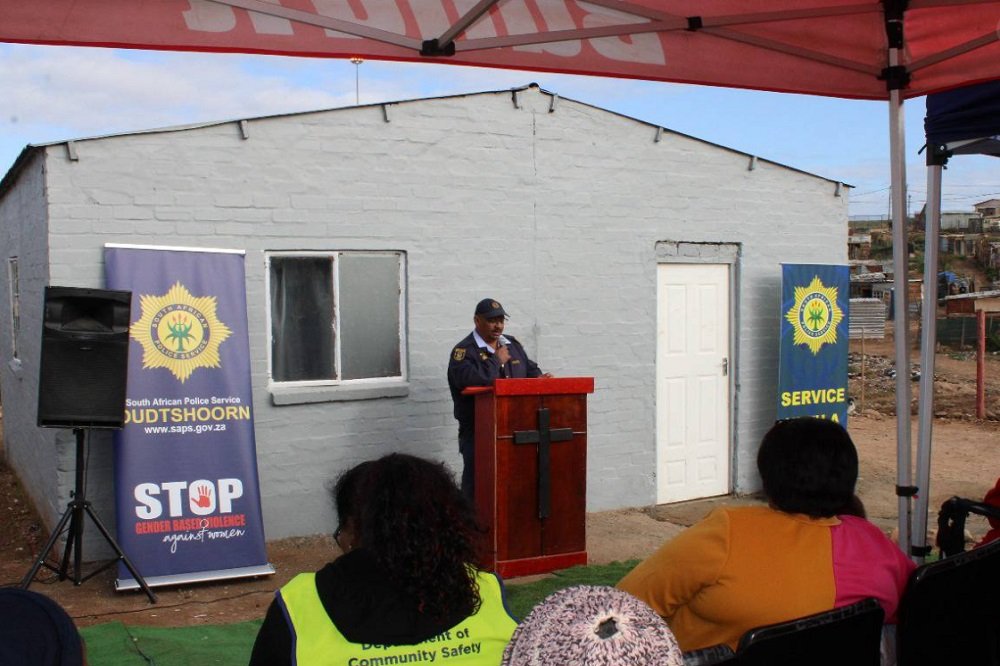 Oudtshoorn community restores 75-year-old woman’s dilapidated house – SABC News