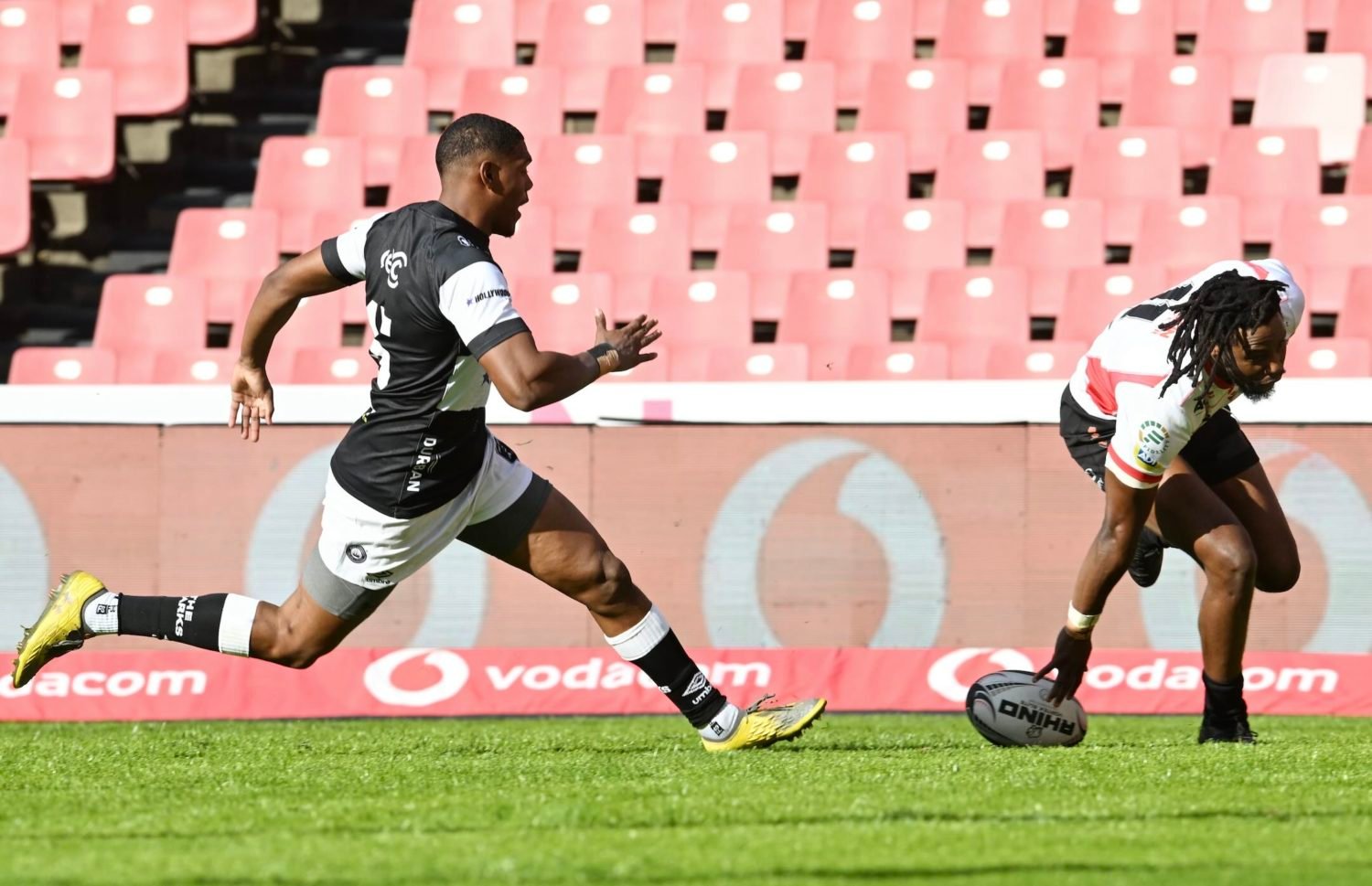 Seven-try Lions smash Sharks