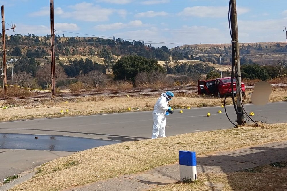 Four suspects killed in shootout with police in Riverlea – SABC News