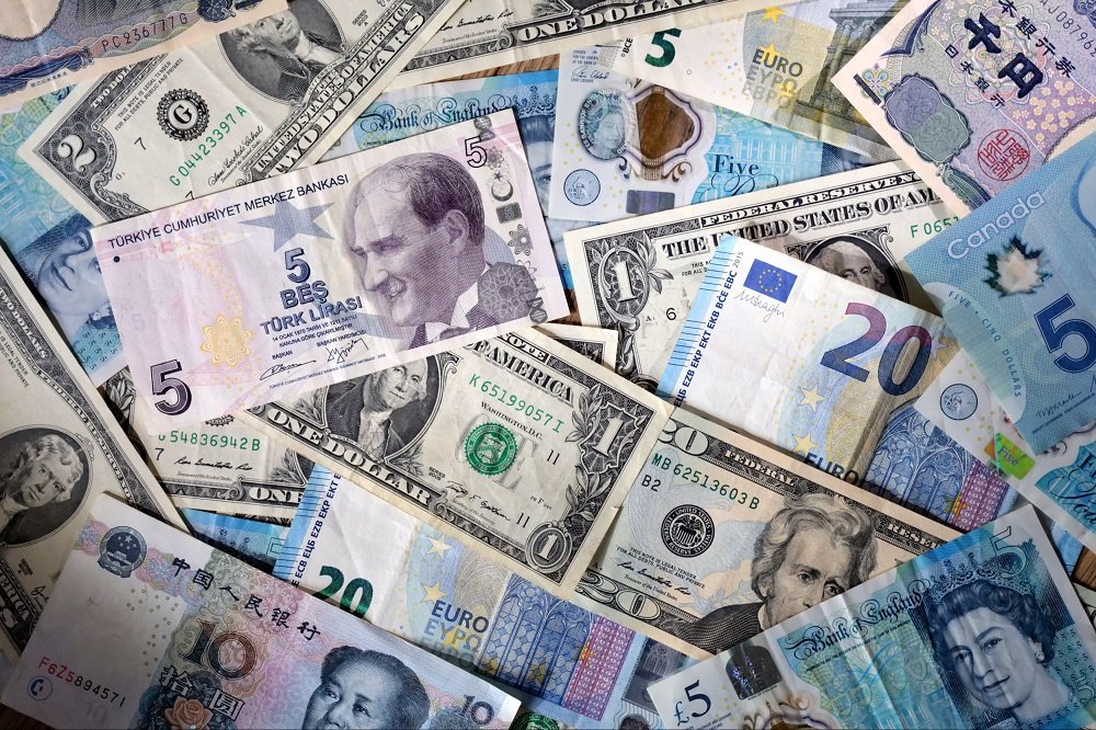 Euro slips after Trump threatens 30% tariffs on EU – SABC News