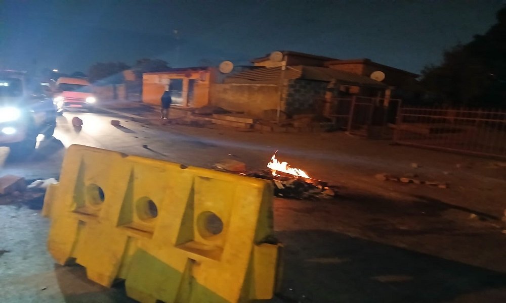 Thembisa residents vow not to back down until demands are met – SABC News